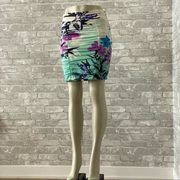 NWT Le Chateau Multicolour Floral Mini Skirt - Picture 4 of 15